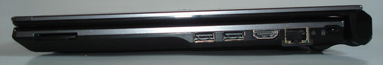 Lateral Derecho: Lector de tarjetas 5 en 1, 2x USB, HDMI, LAN Gigabit RJ45, Cierre Kensington
